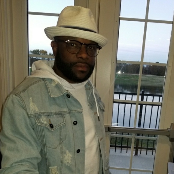 Meet your Posher, Dana - Picture 2 of 4